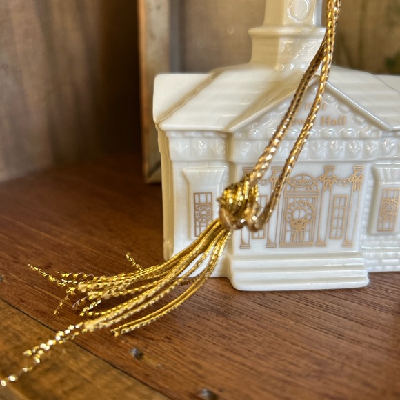 Lenox China 1991 Christmas Ornament Village Town Hall 3rd in Series w/Box EUC - Picture 3 of 8